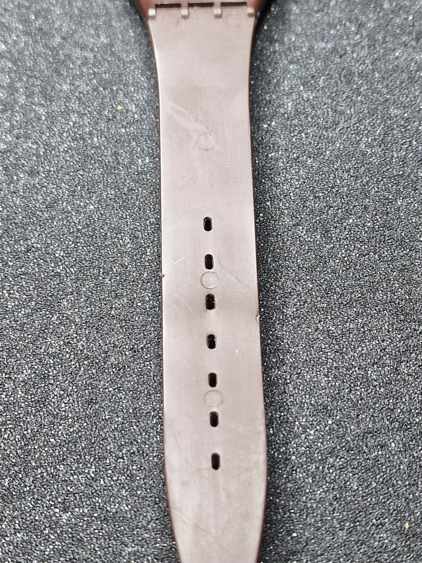 Rare 1983 Swatch GC700 – Early Vintage Model with Specialist trade (FHL) Logo (34mm)