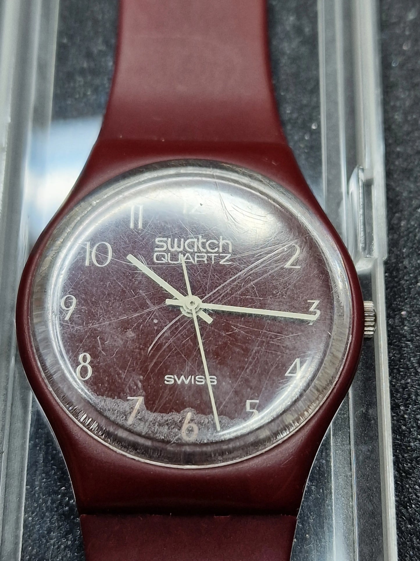 Rare 1983 Swatch GR103 – Burgundy Classic – 34mm