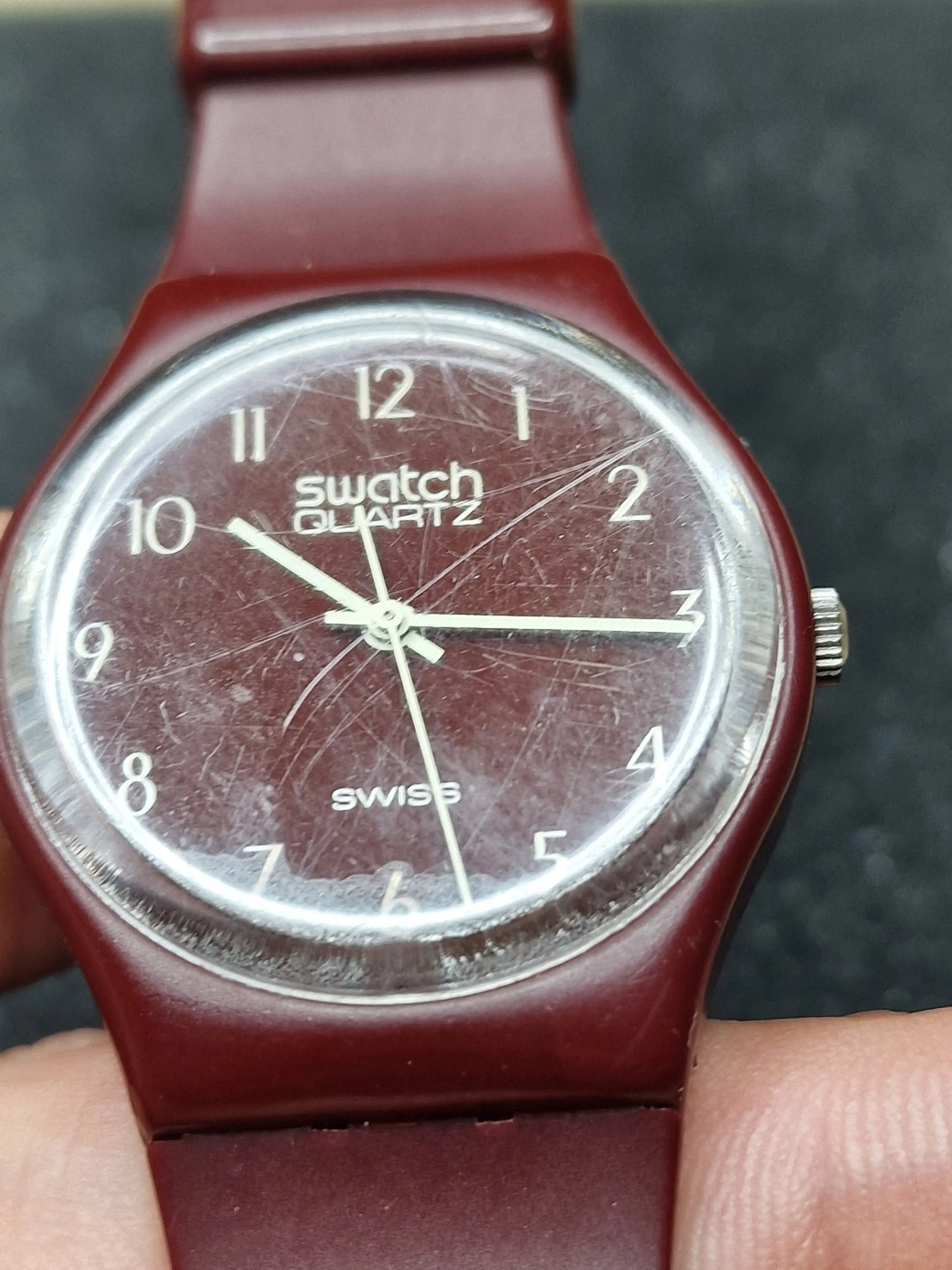 Rare 1983 Swatch GR103 – Burgundy Classic – 34mm