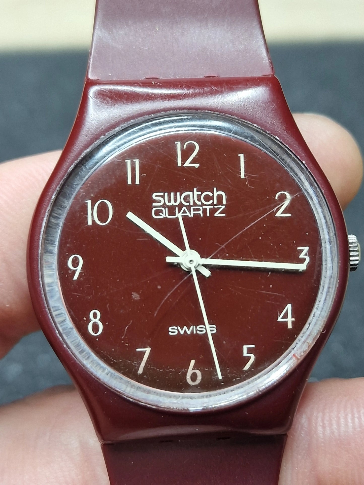 Rare 1983 Swatch GR103 – Burgundy Classic – 34mm